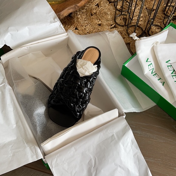 Bottega Veneta The Board Leather Sandal - Picture 5 of 8